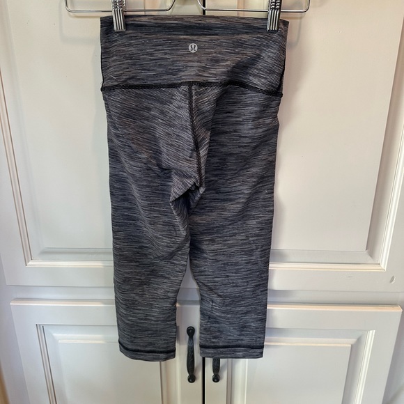 Lululemon Black and White Stripped Leggings Size 4 - Picture 5 of 5